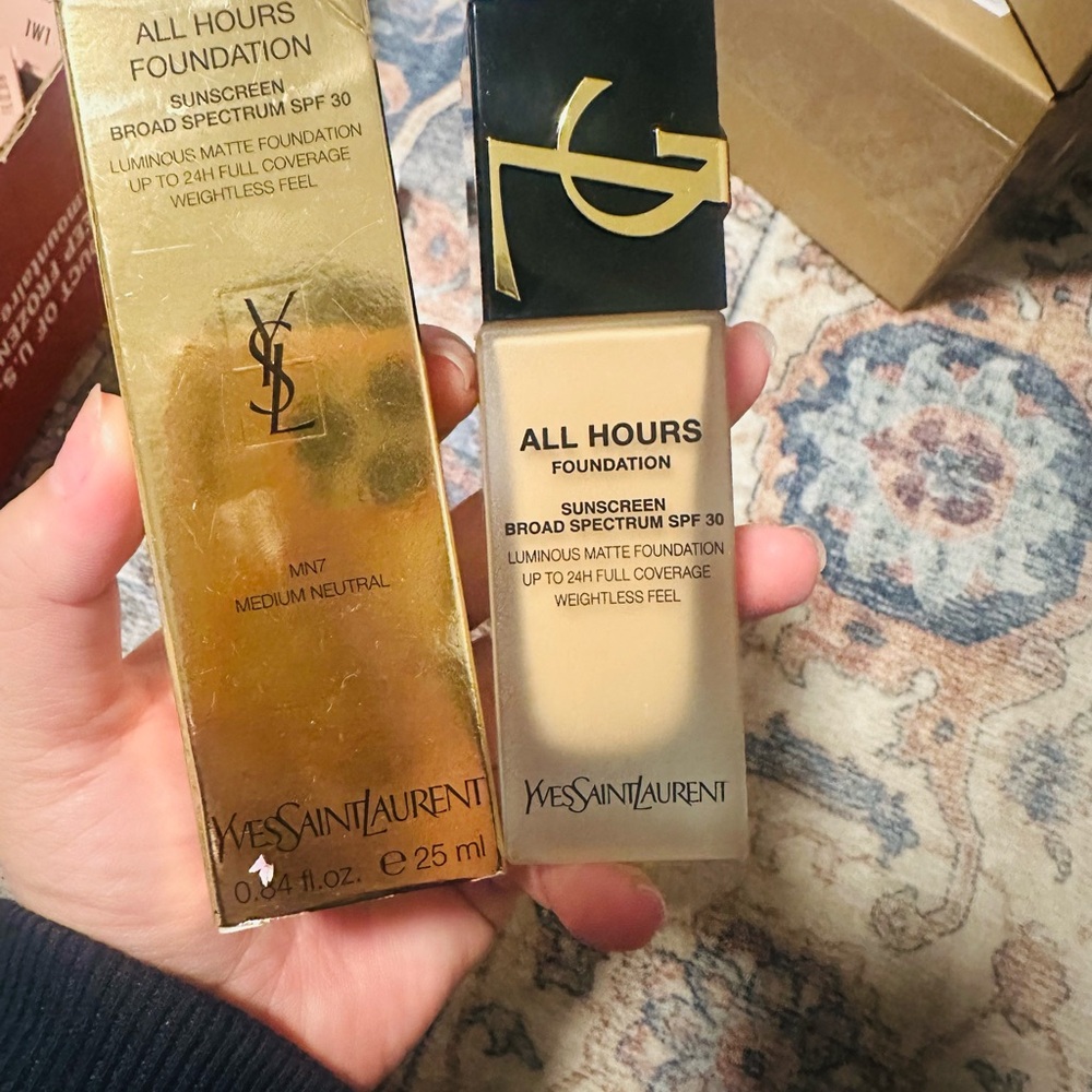 Yves Saint Laurent All Hours Foundation - Medium Neutral